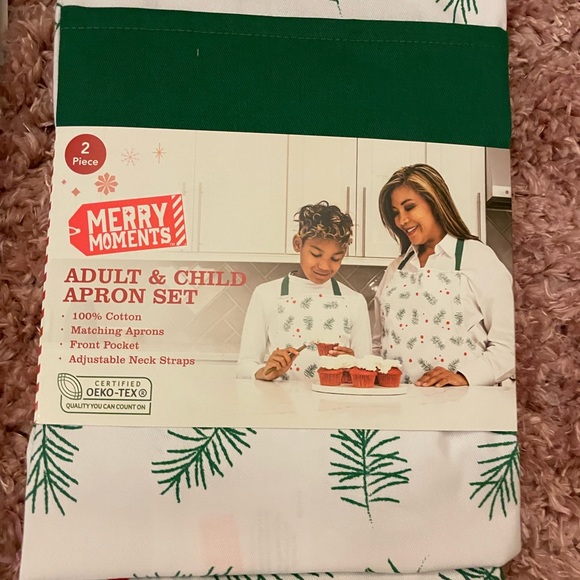 NWT Christmas Adult and Child Matching Apron Sets - Picture 5 of 9